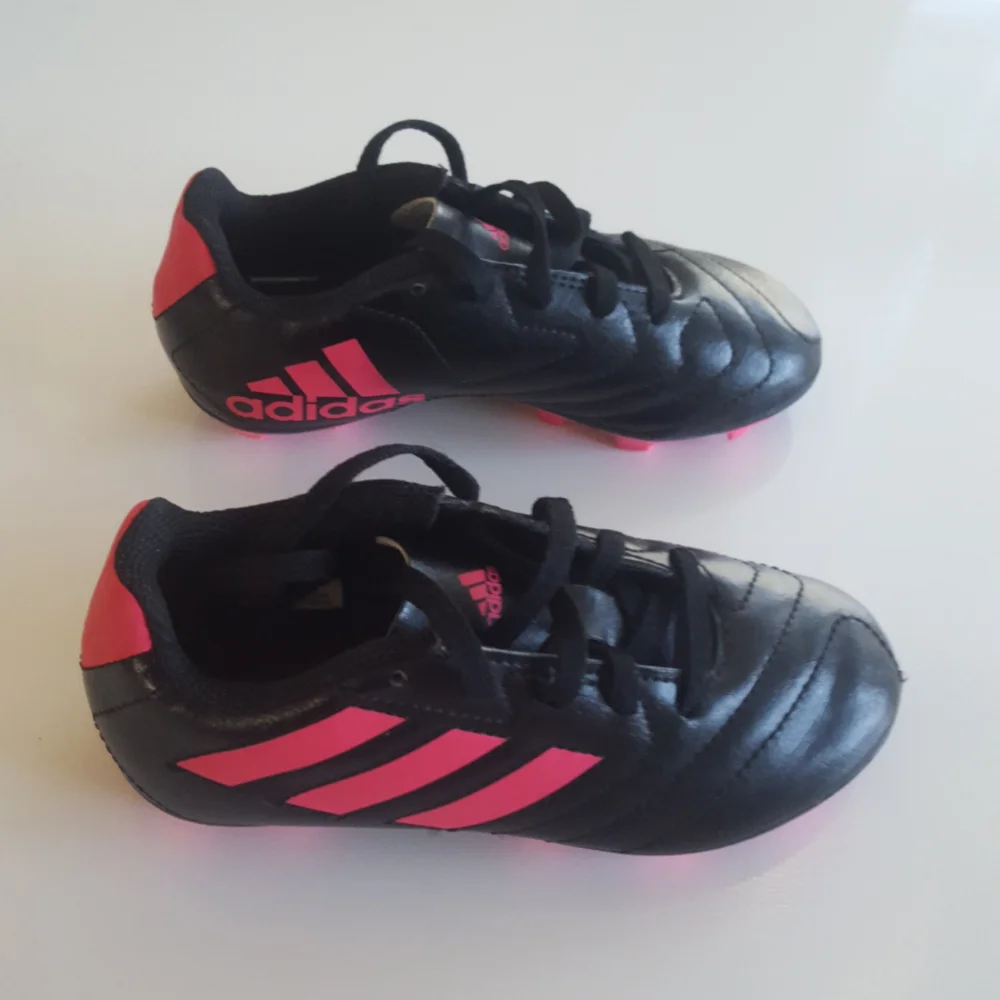 Adidas Kids size 11 Pink & Black Soccer Cleats. Used in very good condition! - Picture 2 of 9